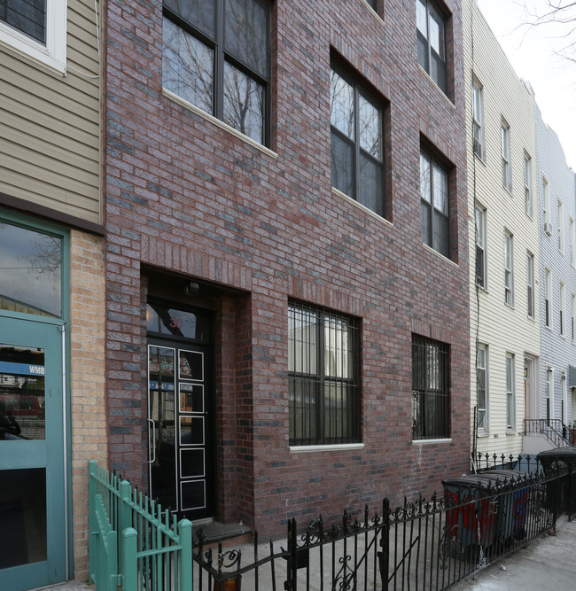 30 Ditmars St in Brooklyn, NY - Building Photo - Building Photo