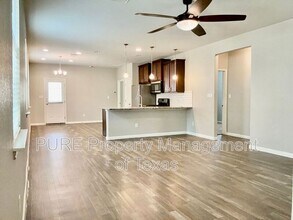 128 Earl Keen St in Leander, TX - Building Photo - Building Photo