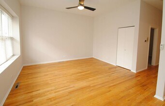 711 N Hoyne Ave in Chicago, IL - Building Photo - Building Photo