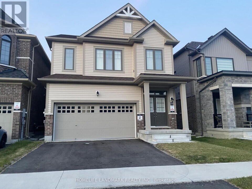 36 Rochester Dr in Barrie, ON - Building Photo