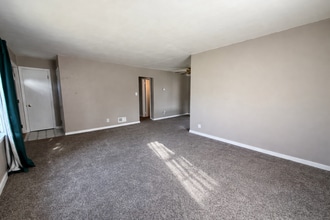 1306 2nd Ave SW in Waverly, IA - Building Photo - Building Photo