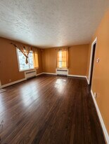 109 Lakeview Ave, Unit 1 in Waterbury, CT - Building Photo