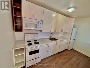 109 Beech Ave in Toronto, ON - Building Photo - Building Photo