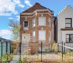 1932 S Sawyer Ave in Chicago, IL - Building Photo - Building Photo