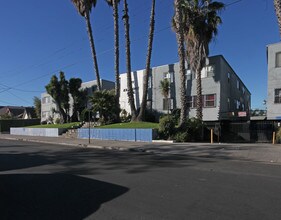 1171 N Kenmore in Los Angeles, CA - Foto de edificio - Building Photo