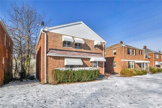 420 E 222nd St in Euclid, OH - Foto de edificio - Building Photo