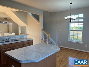 2174 Lockwood Dr in Charlottesville, VA - Building Photo - Building Photo