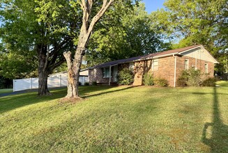 338 S Austin Springs Rd in Johnson City, TN - Building Photo - Building Photo