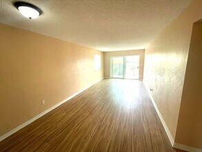 145 N Halifax Ave in Daytona Beach, FL - Building Photo - Building Photo