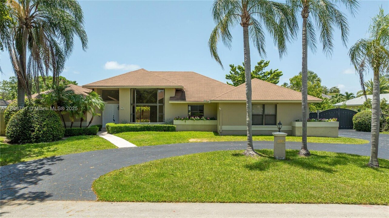 8110 SW 188th St in Cutler Bay, FL - Building Photo