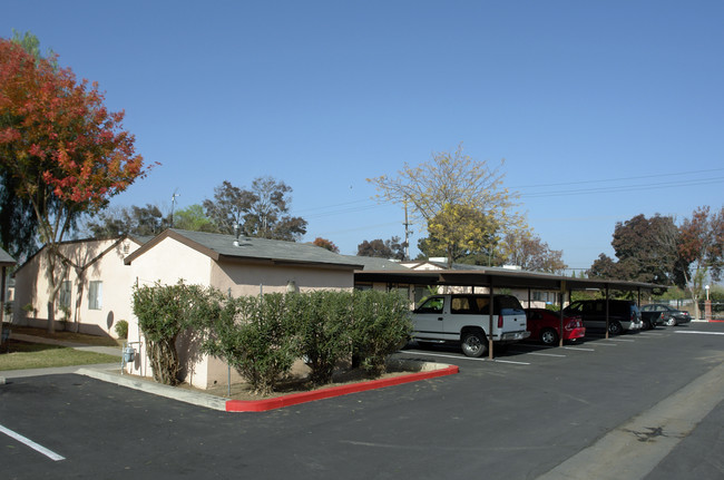 Sierra Gardens Apartments in Fresno, CA - Building Photo - Building Photo