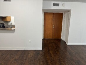 11780 SW 18th St, Unit 220-2 in Miami, FL - Foto de edificio - Building Photo