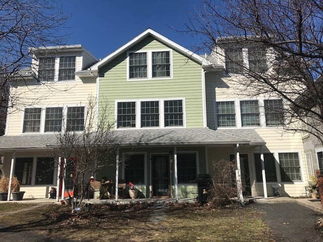 33 Montgomery St, Unit #F in Saugerties, NY - Building Photo