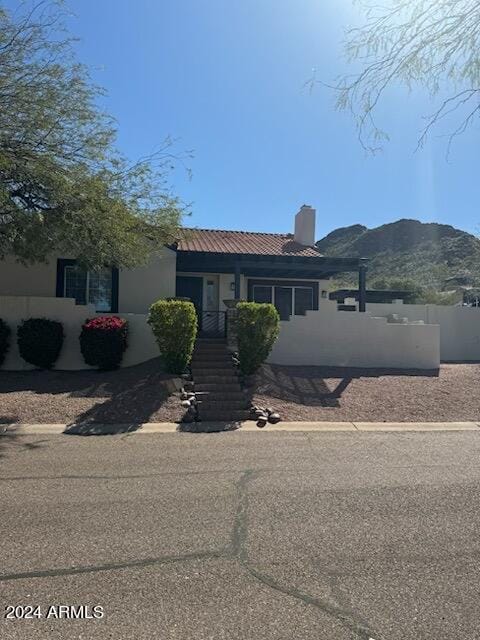 1427 E Mission Ln