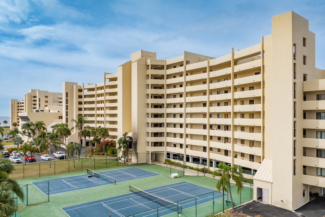 Gulf Island Condos in Hudson, FL - Foto de edificio