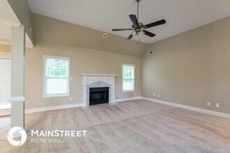 1059 Olive Dr, Unit B-203 in Hampton, GA - Foto de edificio - Building Photo