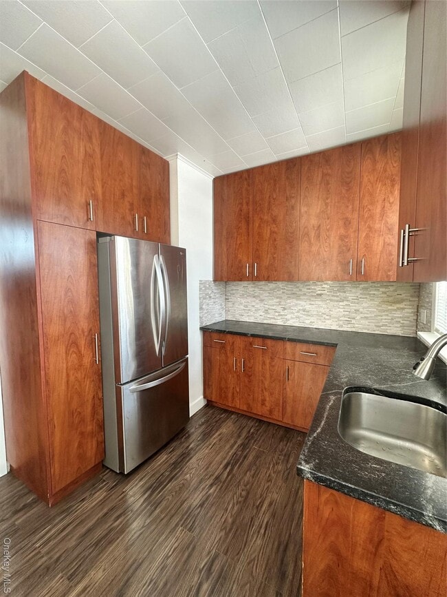 60-34 56th Rd in Queens, NY - Foto de edificio - Building Photo