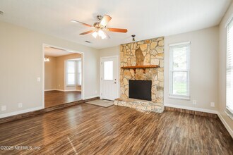 2158 Center Way in Middleburg, FL - Building Photo - Building Photo