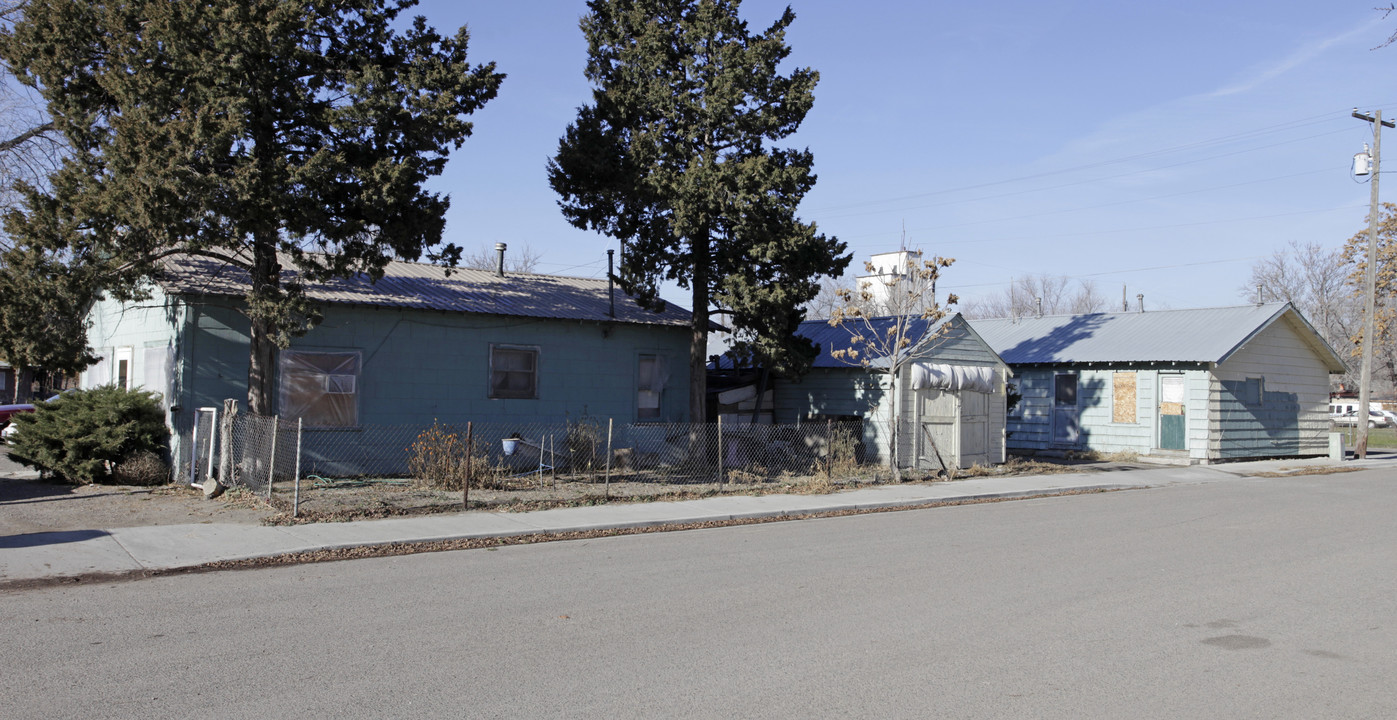 11 E 1st St in Nyssa, OR - Building Photo