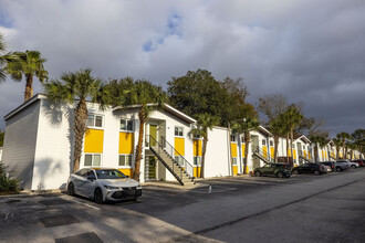 Hale Nani in Neptune Beach, FL - Foto de edificio - Building Photo