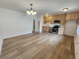 914 Felspar St in San Diego, CA - Building Photo