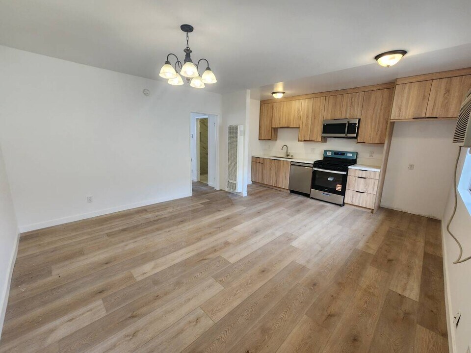 914 Felspar St in San Diego, CA - Building Photo