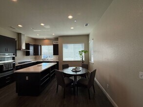 1018 Vasconcellos Ave in Manteca, CA - Building Photo - Building Photo
