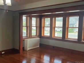 172 W Nicholai St in Hicksville, NY - Building Photo - Building Photo