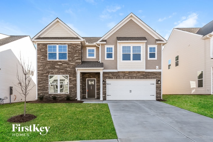 562 Hillpark Ln in Greer, SC - Building Photo