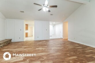 2127 Round Wind Trail in Crosby, TX - Foto de edificio - Building Photo