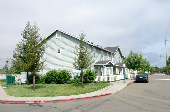 Windsor Park Apartments in Windsor, CA - Building Photo - Building Photo