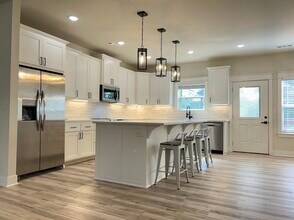 27 Shropshire Dr in Bella Vista, AR - Foto de edificio - Building Photo