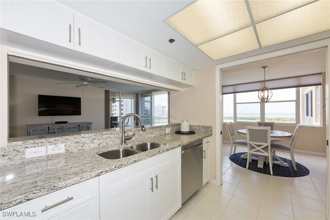 property at 5550 Heron Point Dr