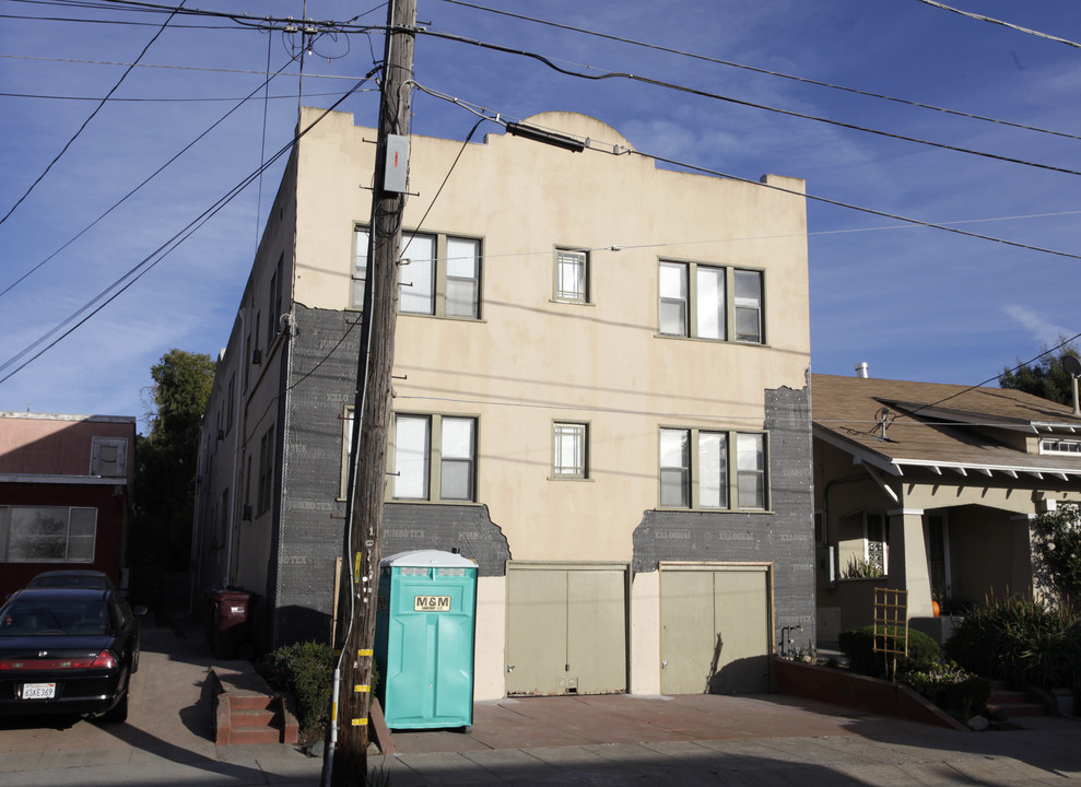 5918 Genoa St in Oakland, CA - Building Photo