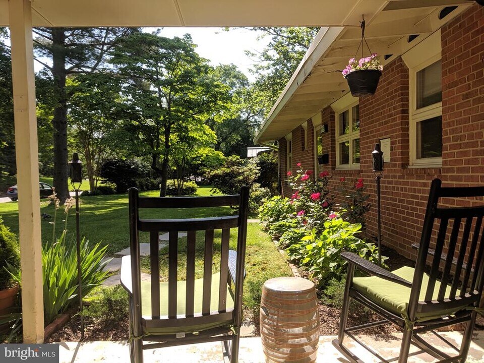 6519 Byrnes Dr in McLean, VA - Building Photo