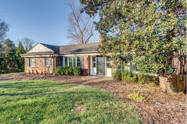 2817 White Oak Dr in Nashville, TN - Foto de edificio - Building Photo