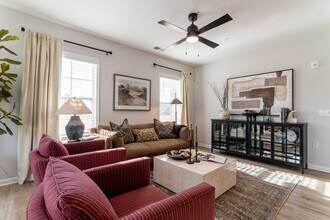 250 West Apartments in Florence, SC - Foto de edificio - Building Photo