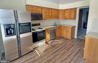 802 Seminole Gardens in Ambler, PA - Building Photo