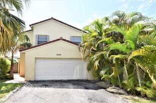 1095 SW 135th Pl in Miami, FL - Building Photo