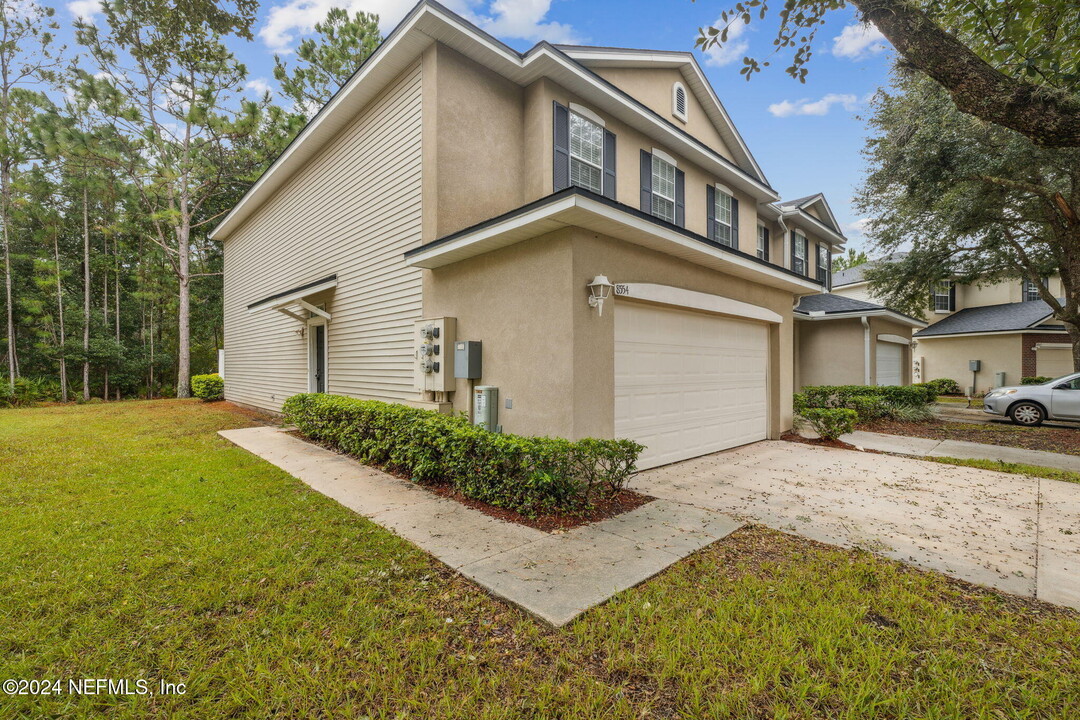 8554 Tower Falls Dr in Jacksonville, FL - Building Photo