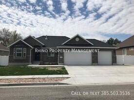 2273 W Espadrille Cir in Taylorsville, UT - Building Photo