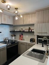 323 Queen Anne Ave N, Unit 410 in Seattle, WA - Building Photo - Building Photo