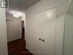 31 Four Winds Dr in Toronto, ON - Building Photo - Building Photo