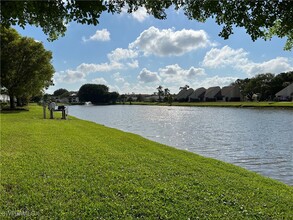 6824 Sandtrap Dr in Ft. Myers, FL - Foto de edificio - Building Photo