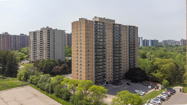 Hilltop heights in Toronto, ON - Building Photo - Building Photo