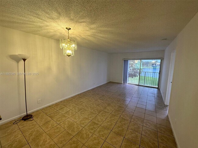 8560 N Sherman Cir in Miramar, FL - Building Photo - Building Photo