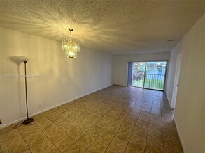 8560 N Sherman Cir in Miramar, FL - Building Photo - Building Photo