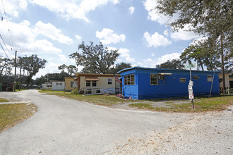 3950 Dixon St in Zephyrhills, FL - Foto de edificio - Building Photo