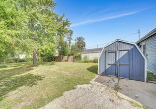 2221 N 32nd St in Lincoln, NE - Building Photo - Building Photo