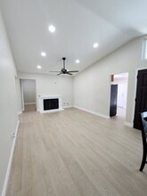 14104 Hillcrest Dr in Fontana, CA - Foto de edificio - Building Photo